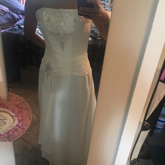 RAYLIA DESIGNS WEDDING DRESS - Picture 2 of 8